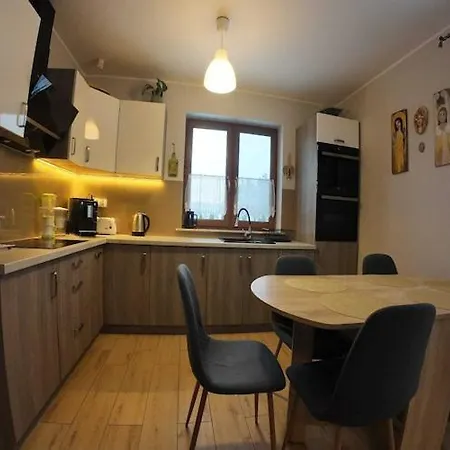 Large, Comfortable Home, Private Garden