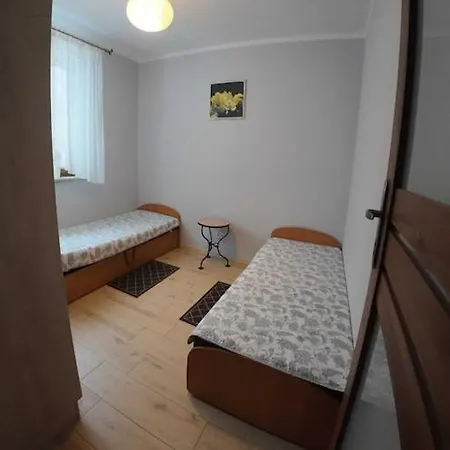 Large, Comfortable Home, Private Garden 度假居 *