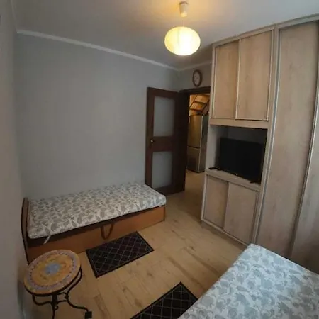 Large, Comfortable Home, Private Garden 度假居 *