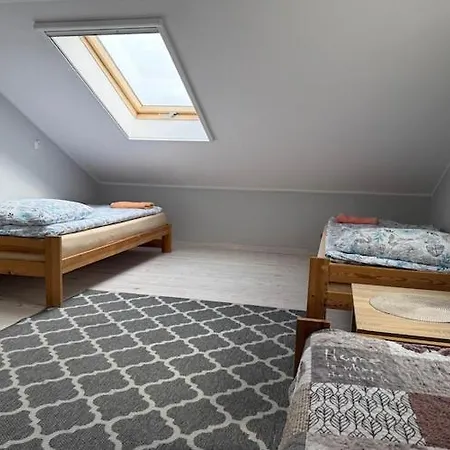 Large, Comfortable Home, Private Garden 度假居