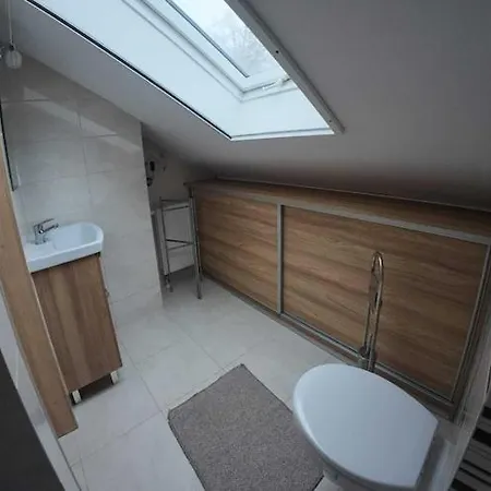 Large, Comfortable Home, Private Garden Σπίτι διακοπών *