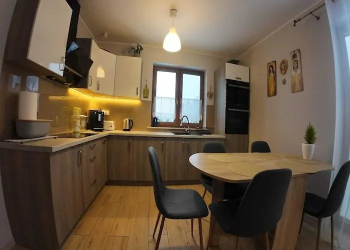 Large, Comfortable Home, Private Garden