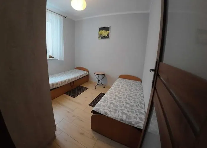 Large, Comfortable Home, Private Garden 度假居 *