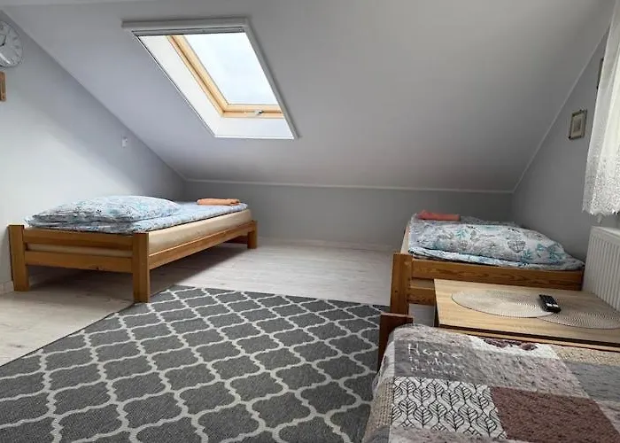 Large, Comfortable Home, Private Garden 度假居