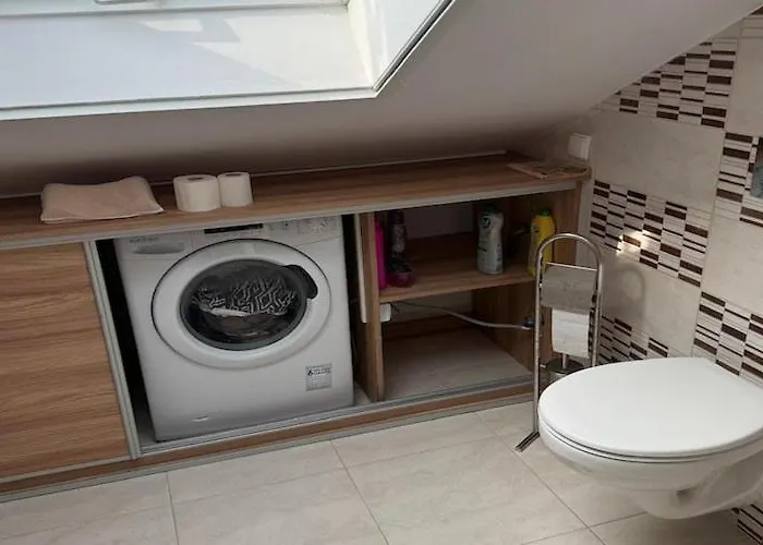 Large, Comfortable Home, Private Garden